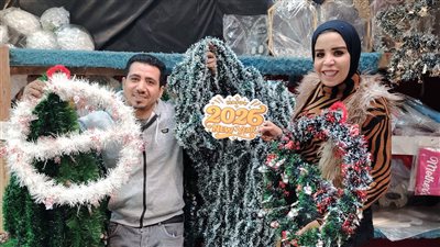 ورش درب البرابرة تصنع أشجار الكريسماس في دقائق وهذا أسعارها