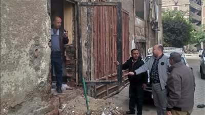 القانون أولًا.. المعتصم يوقف تحويل وحدة سكنية إلى تجاري ويصادر معدات المخالفة