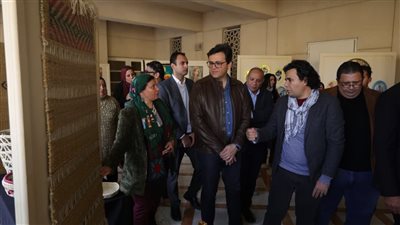 بالصور.. وزير الثقافة يشهد فعاليات “كريسماس بالعربي” ويشيد بالفرق المشاركة   