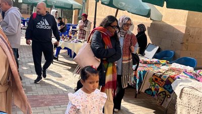 معرض للحرف اليدوية والصناعات التراثية الفيومية بنادي الزهور بالقاهرة