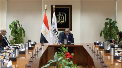 وزير الاتصالات يستعرض مؤشرات نمو القطاع وخطط تعميق التصنيع المحلي
