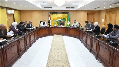 محافظ الفيوم يبحث الاستغلال الأمثل لأراضي أملاك الدولة المستردة