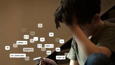 إعطاء الطفل هاتفاً قبل هذا العمر مضر جداً.. دراسة تؤكد