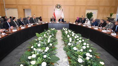 وزيرا الصناعة وقطاع الأعمال يبحثان تعميق التصنيع المحلي مع مصنعي الغزل والنسيج والملابس الجاهزة 