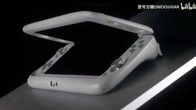 OneXPlayer تراهن على الشاشة القابلة للطي في جهاز ألعاب محمول غريب الشكل