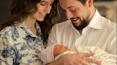 الأميرة رجوة تخطف الأنظار في نهاية العام بصورة عائلية 