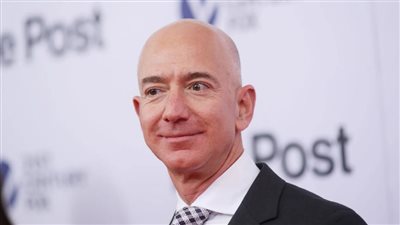 جيف بيزوس يمول حلم الدراسة لـ1000 مهاجر شاب في أمريكا