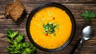شوربة العدس.. وصفة دافئة غنية بالفوائد