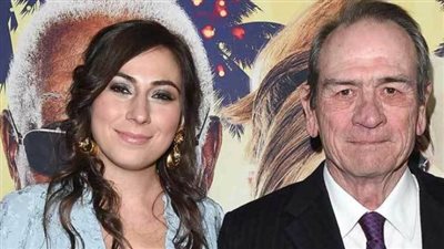 العثور على ابنة تومي لي جونز ميتة ليلة رأس السنة