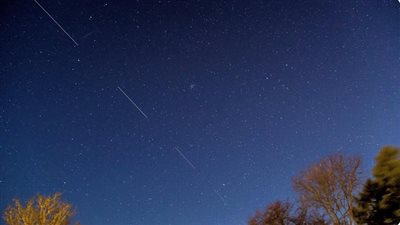Starlink تُخفض مدارات 4,400 قمر صناعي لتعزيز السلامة الفضائية