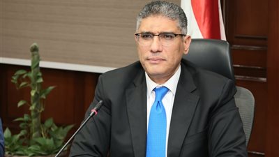 محافظ الجيزة يُجري حركة تكليفات موسعة لنواب رؤساء الأحياء والمراكز والمدن