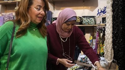 غادة والي تزور جناح المجلس القومي للمرأة بمعرض «ديارنا» بالجونة