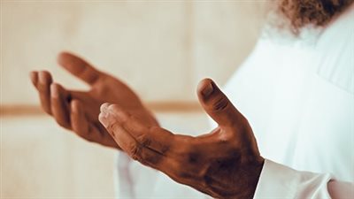 حث القرآن الكريم والسنة المطهرة على تحريها.. أذكار المساء اليوم