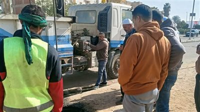 استمرار أعمال الصيانة الوقائية لشبكات الصرف الصحي ومياه الأمطار بالعاشر من رمضان
