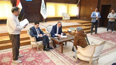 محافظ الفيوم  يوجه بحل أزمة الصرف الصحي بشارع برديسي بكيمان فارس