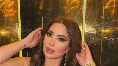 نسرين طافش.. إطلالة ساحرة باللون الذهبي
