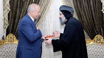 رئيس جامعة المنصورة يهنئ الأخوة الأقباط بعيد الميلاد المجيد