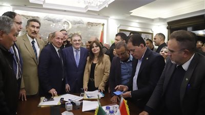 فى‭ ‬ثالث‭ ‬أيام‭ ‬تلقى‭ ‬الطلبات.. الدكتور‭ ‬السيد‭ ‬البدوى‭ ‬يتقدم‭ ‬بأوراق‭ ‬ترشحه‭ ‬على‭ ‬رئاسة‭ ‬الوفد