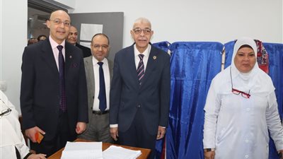 رئيس جامعة المنوفية: تطوير الخدمة الطبية بالمستشفيات الجامعية وتيسير الإجراءات أولوية