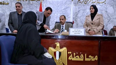 محافظ سوهاج يناقش مشاكل المواطنين في اللقاء الجماهيري الأسبوعي