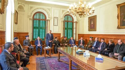 محافظ الإسكندرية يهنئ الطوائف القبطية بعيد الميلاد المجيد