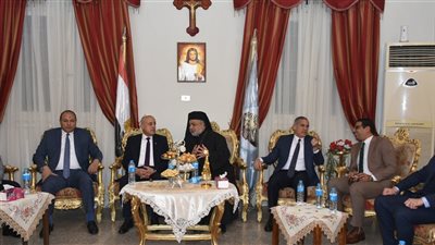 صور.. محافظ الأقصر ومدير الأمن يزوران الكنائس لتهنئة الأقباط بعيد الميلاد