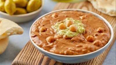 طريقة عمل فول بالطحينة.. غني بالبروتين النباتي