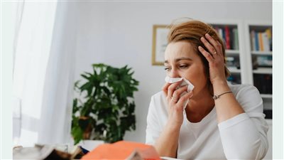 لماذا تشعر النساء بالبرد أكثر من الرجال؟