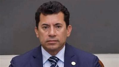 وزير الشباب يهنئ أبطال الاسكواش بعد التألق في بطولة إنجلترا 