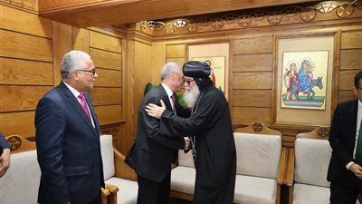وفد جامعة المنيا يزور الكنائس للتهنئة بعيد الميلاد المجيد