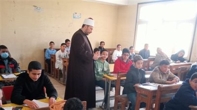 رئيس منطقة الإسكندرية الأزهرية يتفقد سير امتحانات النقل بالمرحلتين