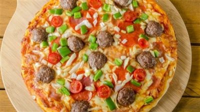 طريقة تحضير البيتزا مع كرات اللحم