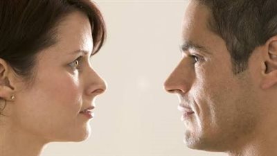 الحب بين الصبح والمساء.. كيف يتصرف الرجل أحيانًا بطريقة مزدوجة؟ 