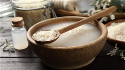 ماء الأرز.. وصفة طبيعية لتفتيح البشرة وتقوية الشعر
