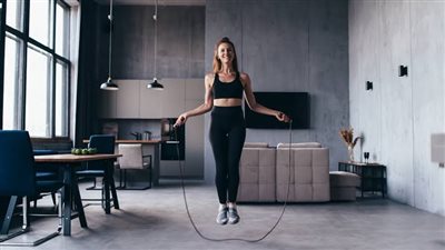 دراسة: القفز الخفيف يوميًا يحسن المزاج ويقوي العظام