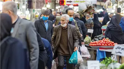 انهيار الريال الإيراني يفاقم الغضب الشعبي والتضخم يتجاوز 49 %