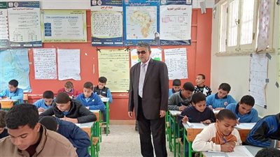 وكيل إدارة أبوتشت التعليمية يتابع امتحانات النقل