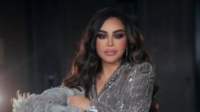 أحلام الشامسي تطل بدفء الفرو وفخامة التُل