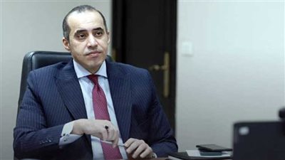 المستشار محمود فوزي: الحكومة غير ملزمة بالاستقالة.. ونقف على مسافة واحدة من الجميع