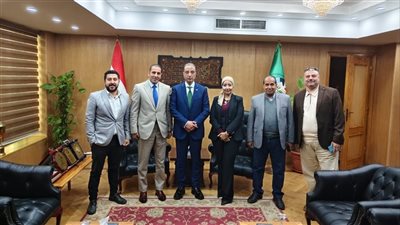 محافظ الفيوم يلتقي وفدًا من 