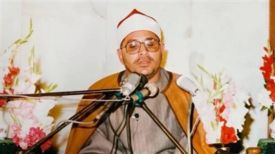 القارئ محمود الشحات أنور يرثي والده بكلمات مؤثرة في ذكرى رحيله الـ18