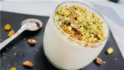 مشروب شتوي.. طريقة عمل سحلب بالكريمة وجوز الهند