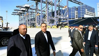 مصر تتصدر المشهد اللوجستي العالمي: بدء التشغيل التجاري لمحطة البحر الأحمر لتداول الحاويات بميناء السخنة