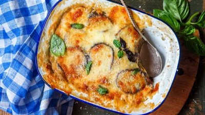 طريقة عمل طاجن الباذنجان باللحم والجبن