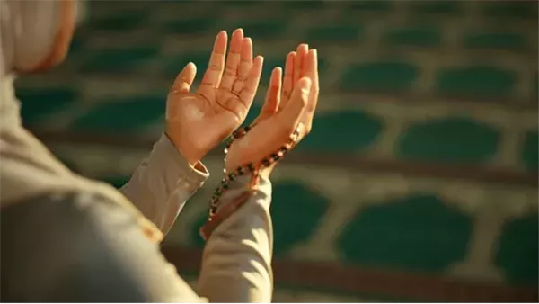 دعاء استفتاح الصلاة.. كلمات نبوية تمحو الخطايا وتفتح باب الخشوع