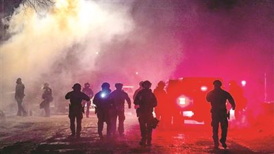 «ترامب» يهدد بقانون التمرد بعد انفجار الغضب ضد شرطة الهجرة