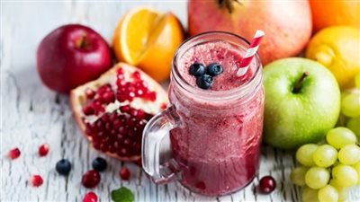 عصير الرمان مع التفاح الأخضر.. يحفز الدورة الدموية ويحسن الهضم