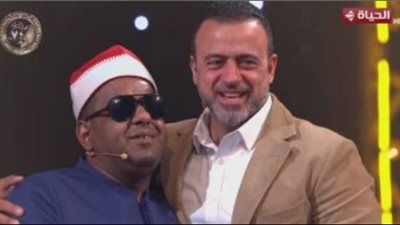 لفتة إنسانية.. مصطفى حسني يترك مقعده ليعانق متسابق بعد توديعه مسابقة دولة التلاوة 