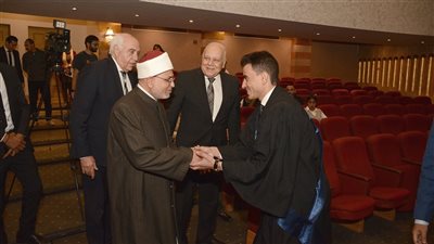 رئيس جامعة الأزهر يحضر مناقشة رسالة ماجستير بكلية طب الفم والأسنان