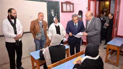 محافظ الدقهلية يتفقد لجان امتحانات الفصل الدراسي الأول للشهادة الإعدادية بالمنصورة 